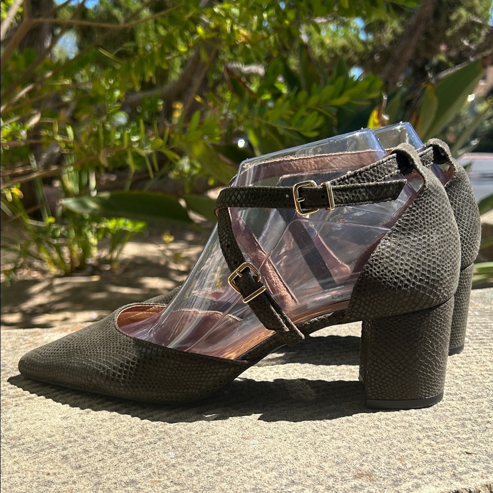 Size 39 | Zilian Portugal | Olive Faux Snakeskin Strappy Heels — Elegant + Chic